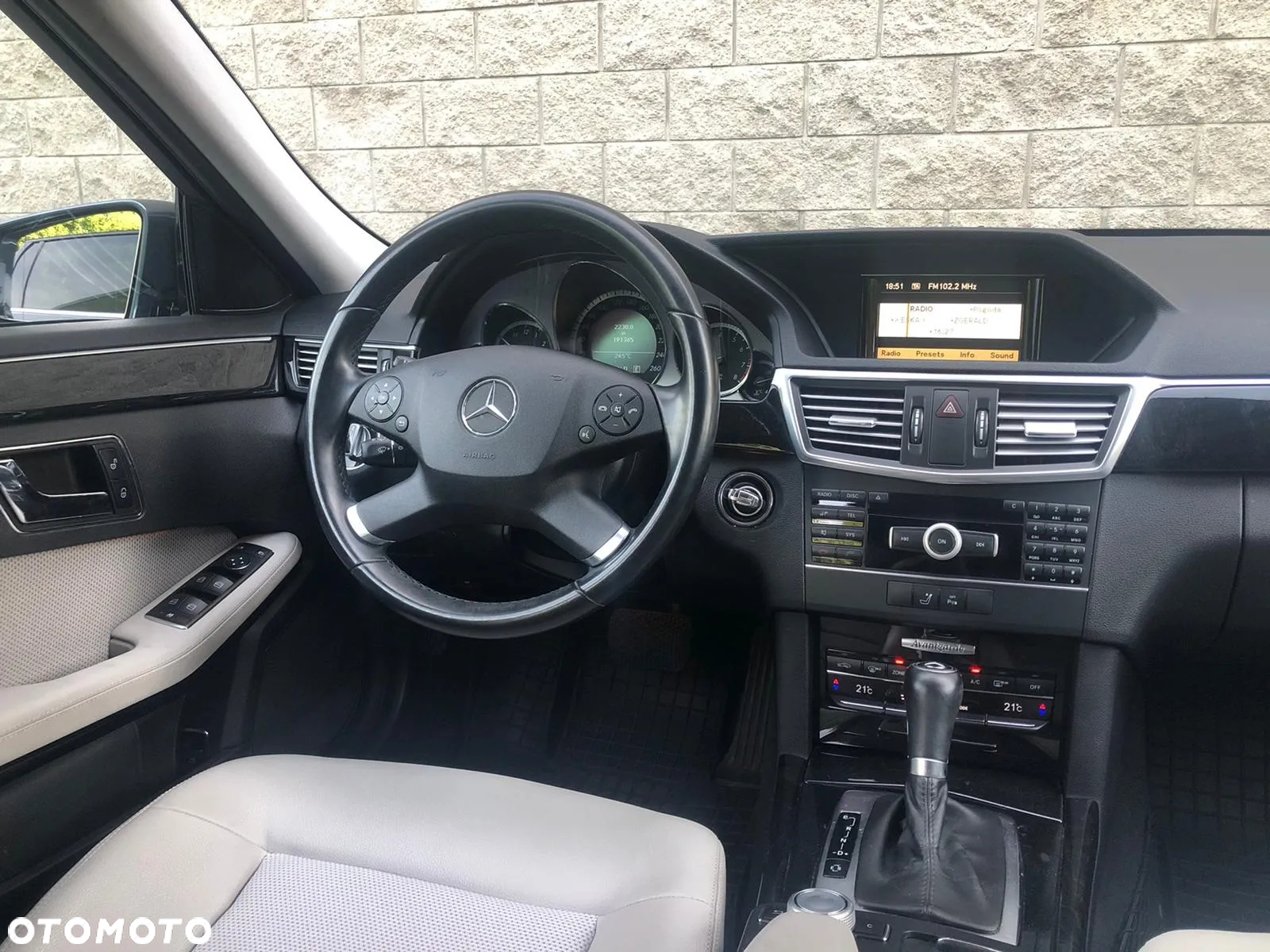 Mercedes-Benz Klasa E 250 CGI BlueEffICIENCY Avantgarde - 22