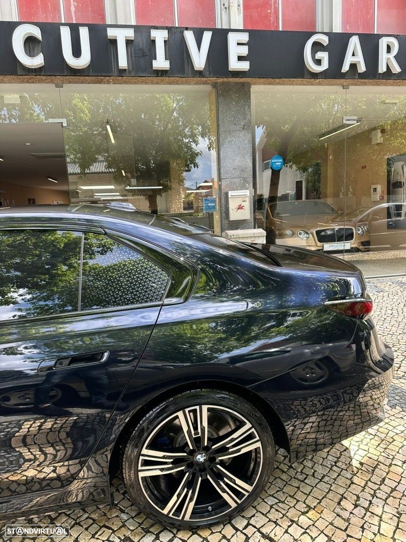 BMW i7 xDrive60 Pack Desportivo M - 12