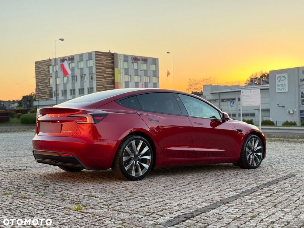 Tesla Model 3 - 8