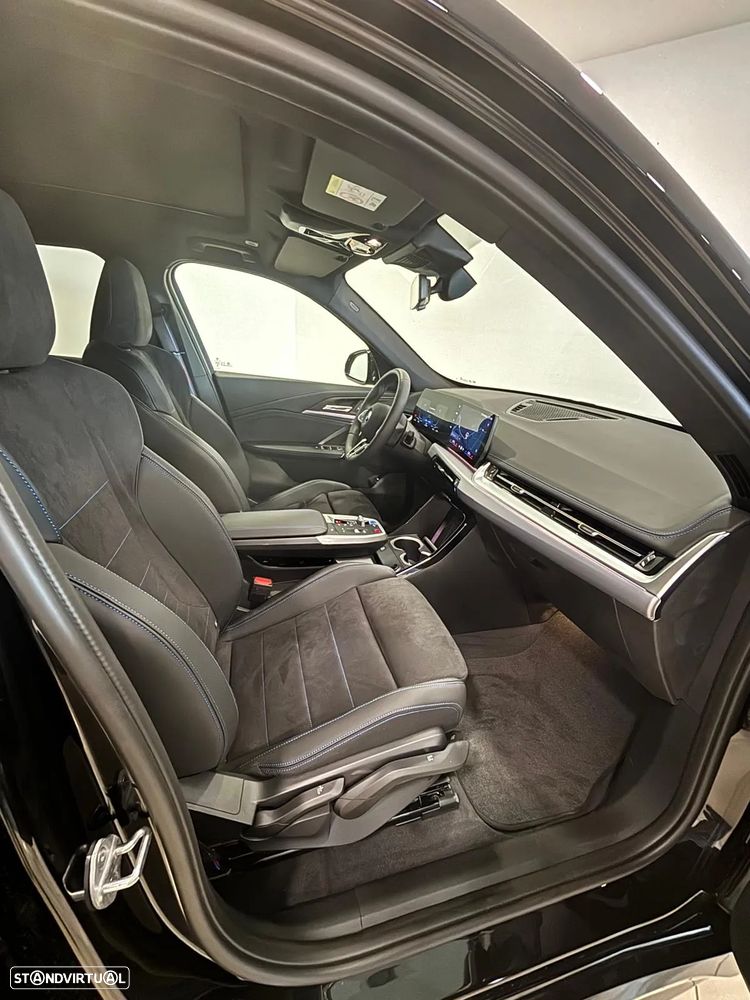 BMW iX1 eDrive20 Pack Desportivo M Pro - 9
