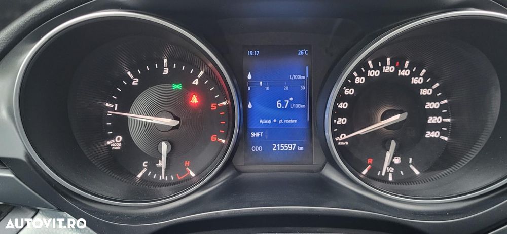 Toyota Avensis 2.0 D-4D Executive - 7
