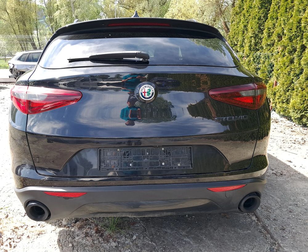 Alfa Romeo Stelvio - 12