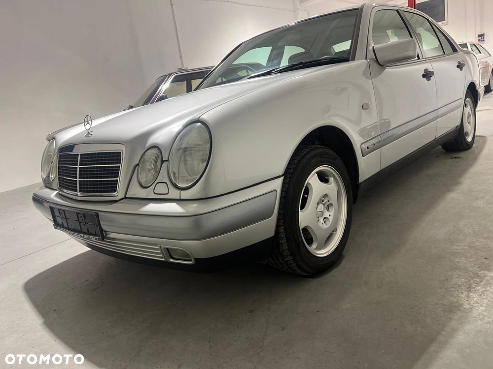 Mercedes-Benz Klasa E 200 Elegance - 2