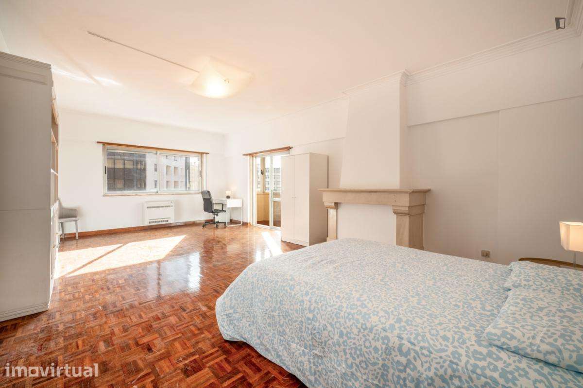 Quarto - localizado em Roma-Areeiro Lisbon - Grande imagem: 3/10