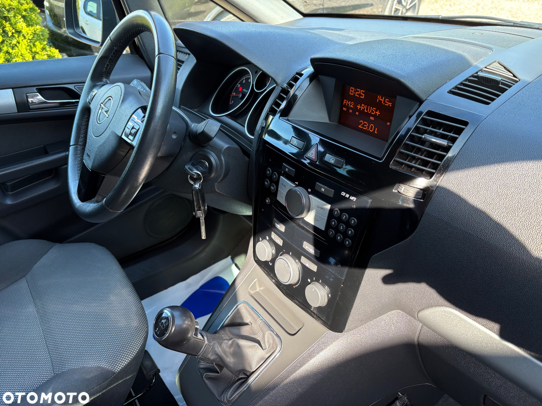 Opel Zafira 1.8 Cosmo - 27
