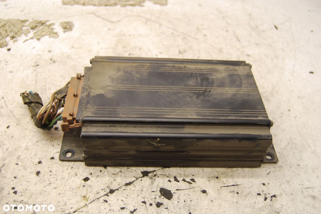 WZMACNIACZ FABRYCZNY BOSE 8N8035223 AUDI TT 98-06 - 1