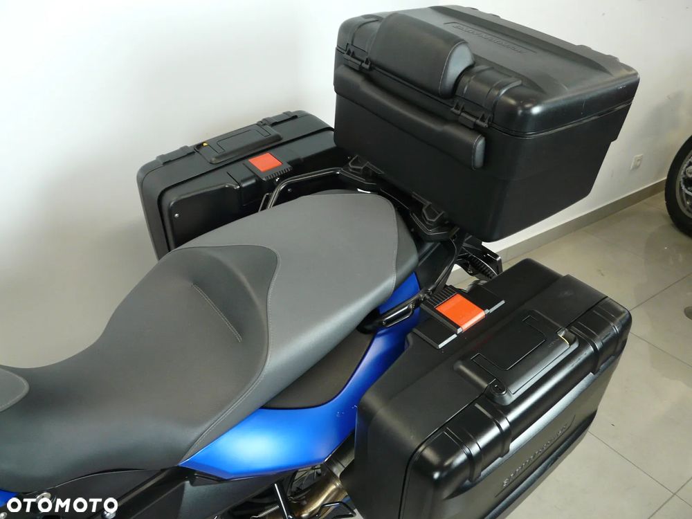 BMW F - 21