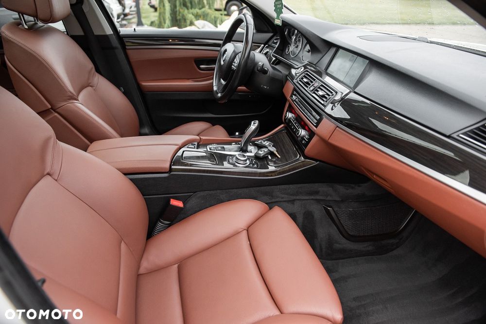 BMW Seria 5 528i Sport-Aut - 29