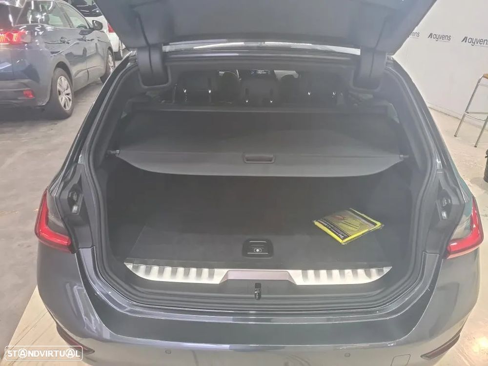 BMW 320 e Touring Corporate Edition Auto - 12