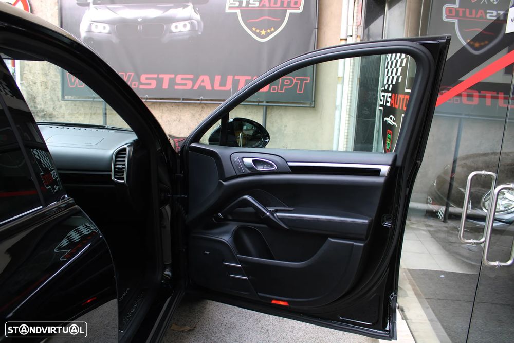 Porsche Cayenne Platinum Edition - 29