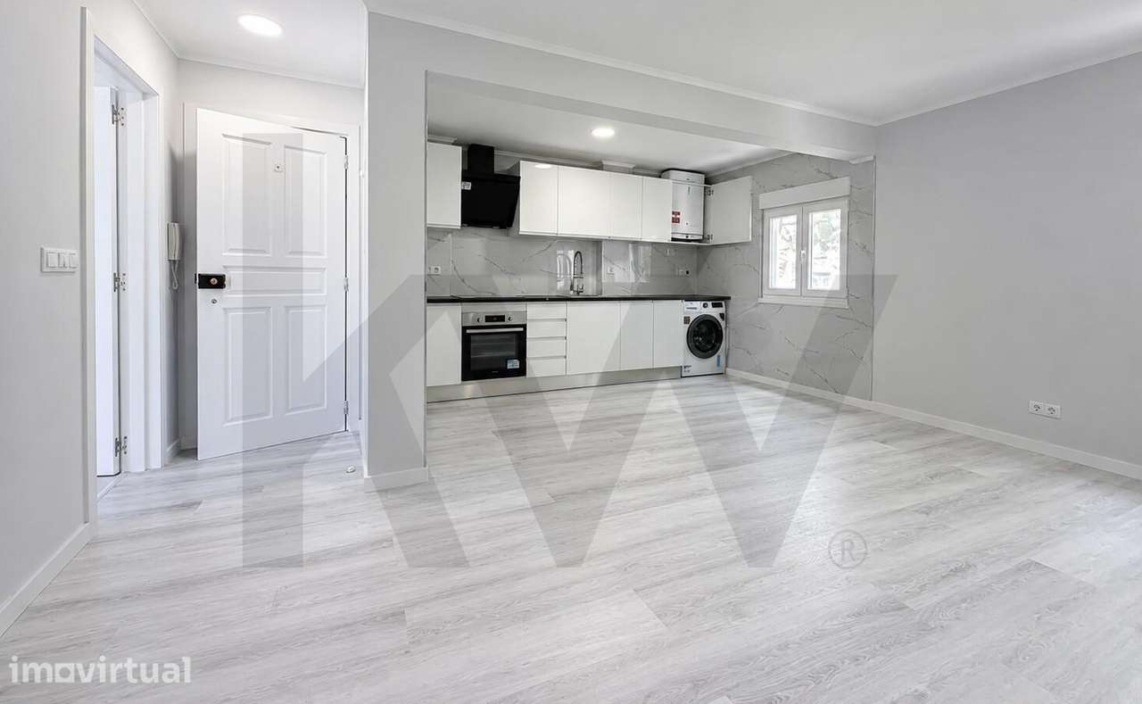 Apartamento T3 à venda no centro do Laranjeiro - Grande imagem: 2/17