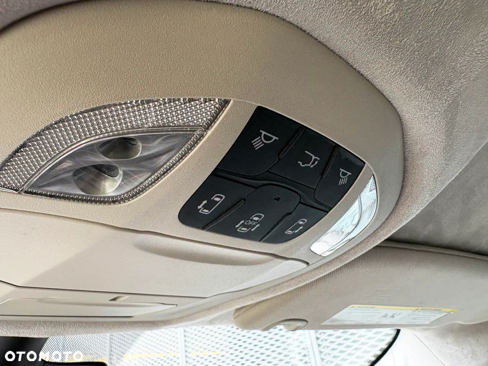 Chrysler Pacifica - 36