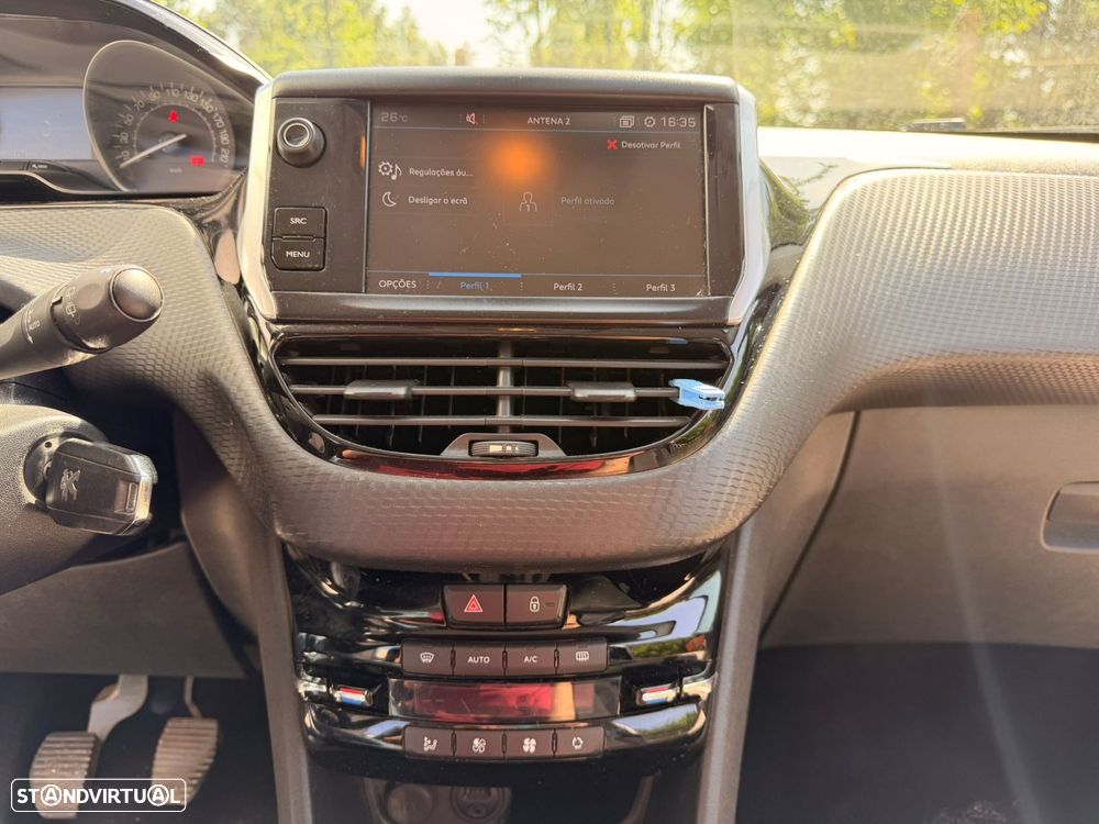 Peugeot 208 1.2 PureTech Allure - 23