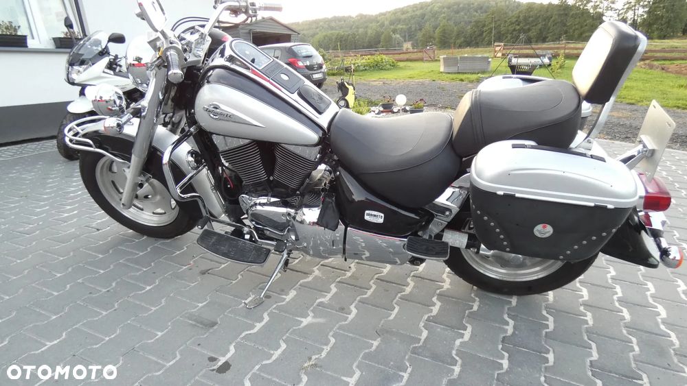 Suzuki Intruder - 7