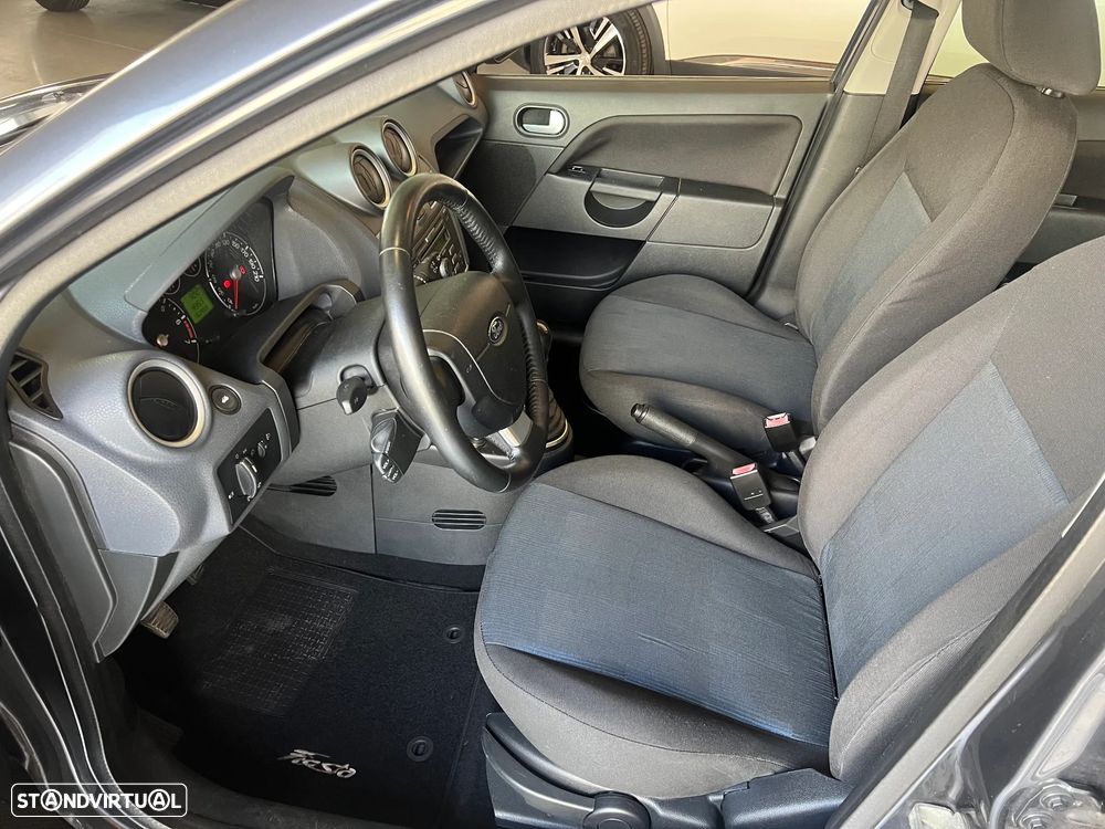 Ford Fiesta 1.25 Ghia - 13