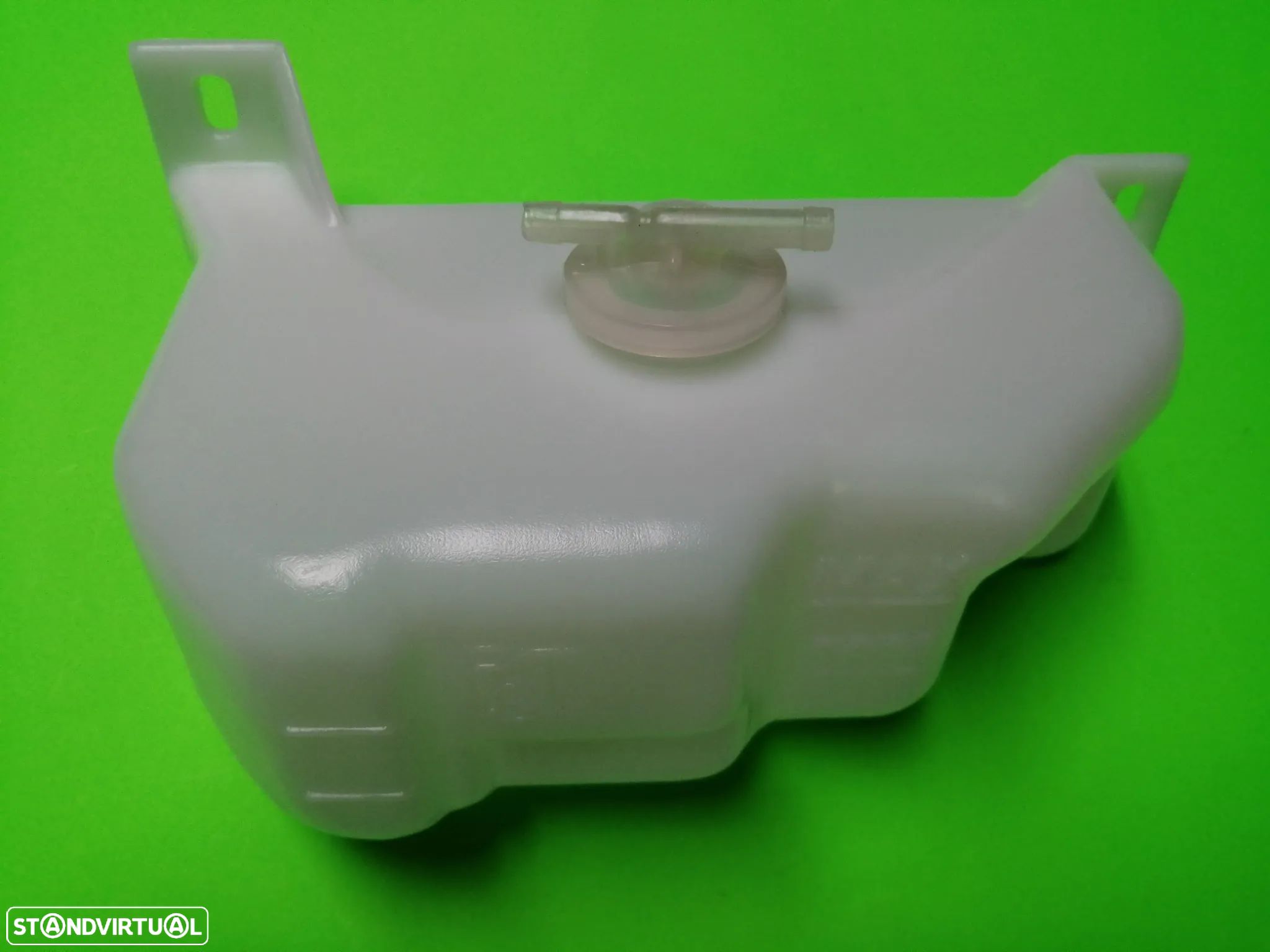 Reservatório / Depósito / Vaso De Expansão Da Água Do Radiador - Datsun Pickup 720 - 1