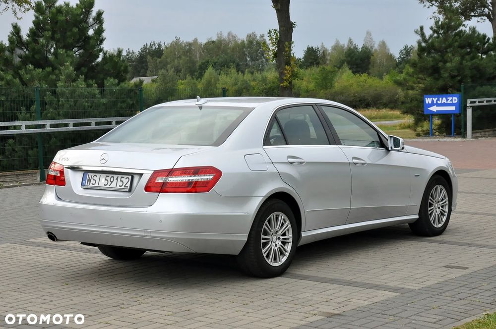 Mercedes-Benz Klasa E 250 CGI BlueEFFICIENCY 7G-TRONIC Elegance - 14