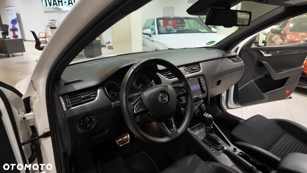Skoda Octavia 2.0 TDI DSG RS - 36