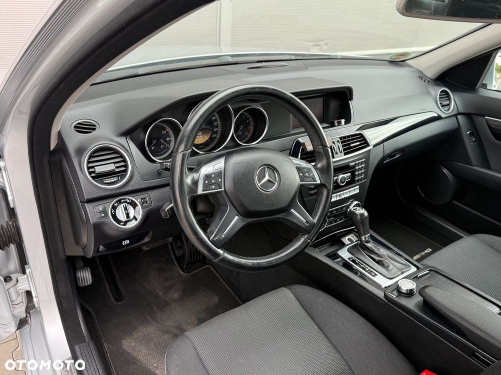 Mercedes-Benz Klasa C 180 CGI Automatik BlueEFFICIENCY Elegance - 21