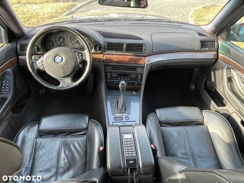 BMW Seria 7 740i - 12