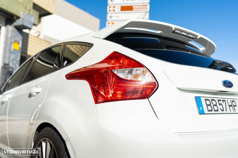 Ford Focus 2.0 EcoBoost ST c/ Pack Pele Desportiva - 27