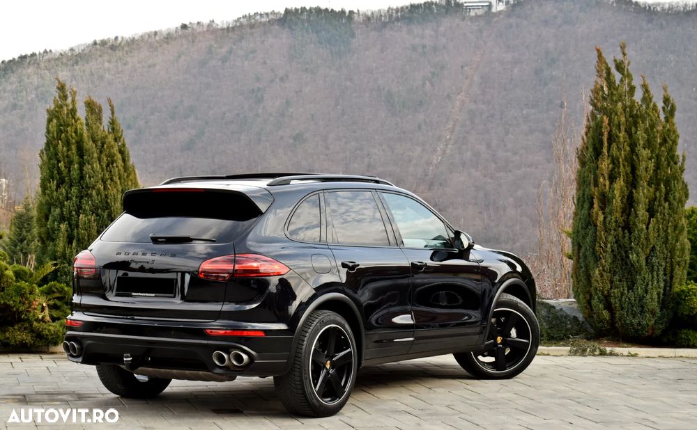 Porsche Cayenne 4.2 L S - 5