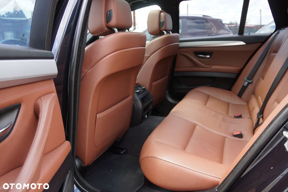BMW Seria 5 520d - 34