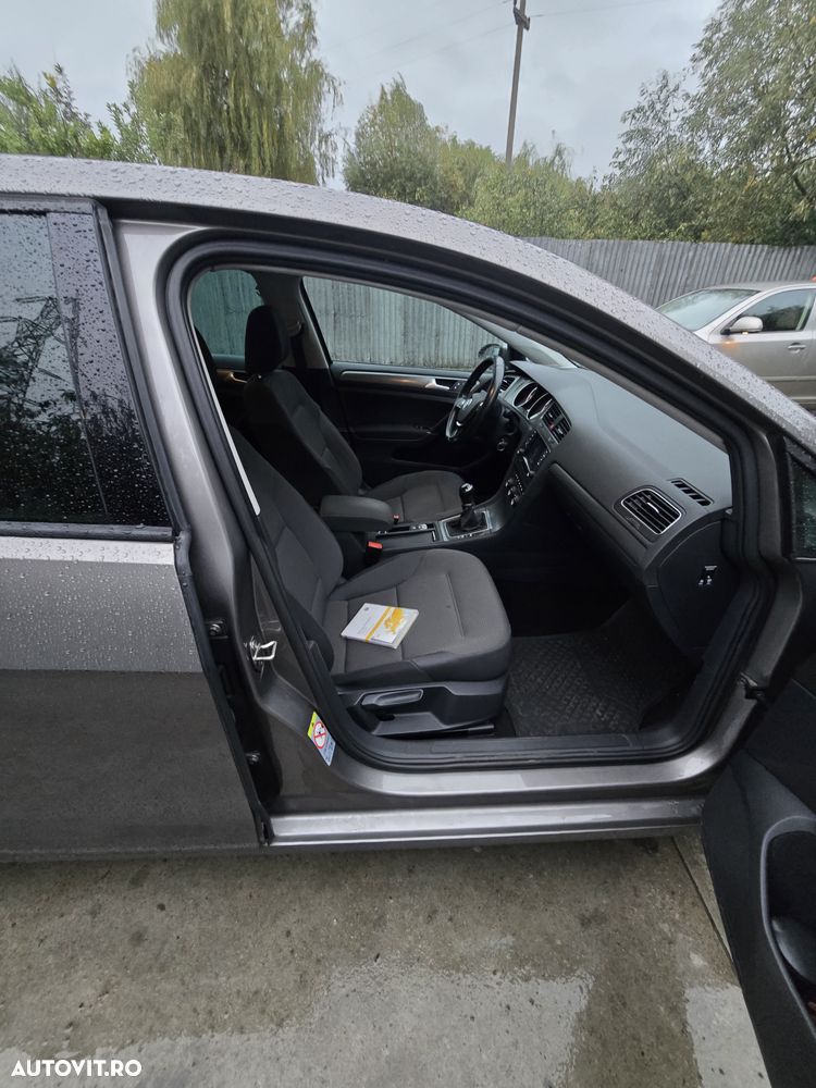Volkswagen Golf - 10