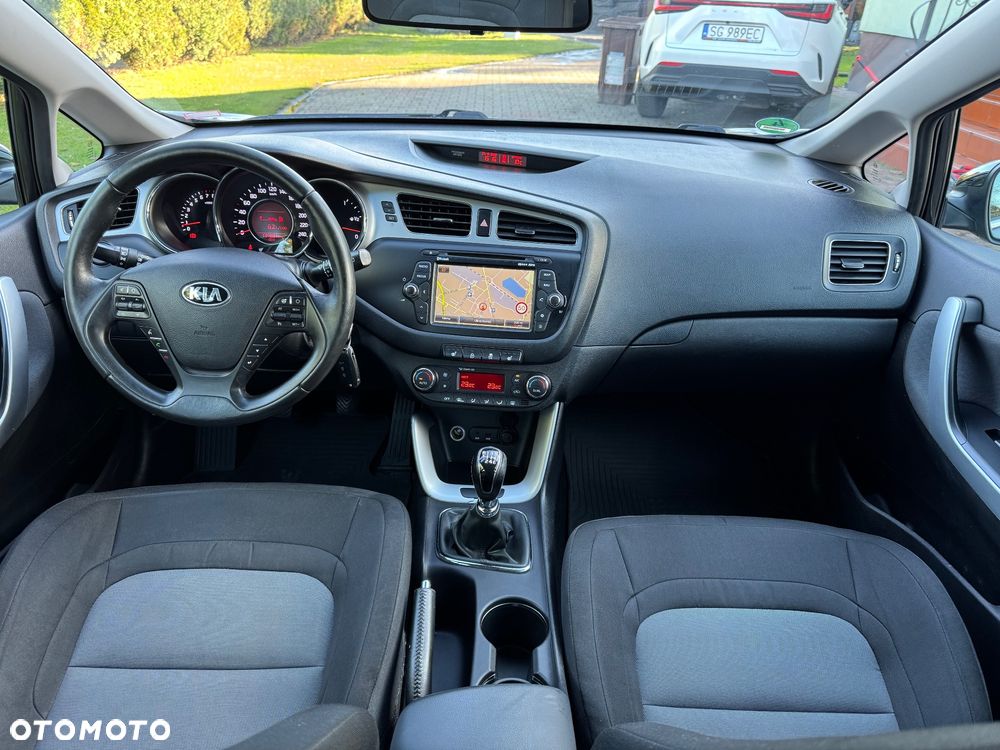 Kia Ceed 1.4 CVVT SW Fifa World Cup Edition - 15