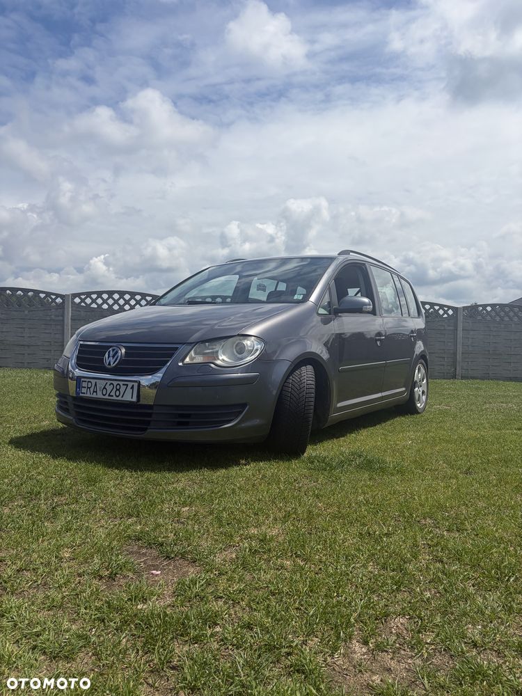 Volkswagen Touran - 4