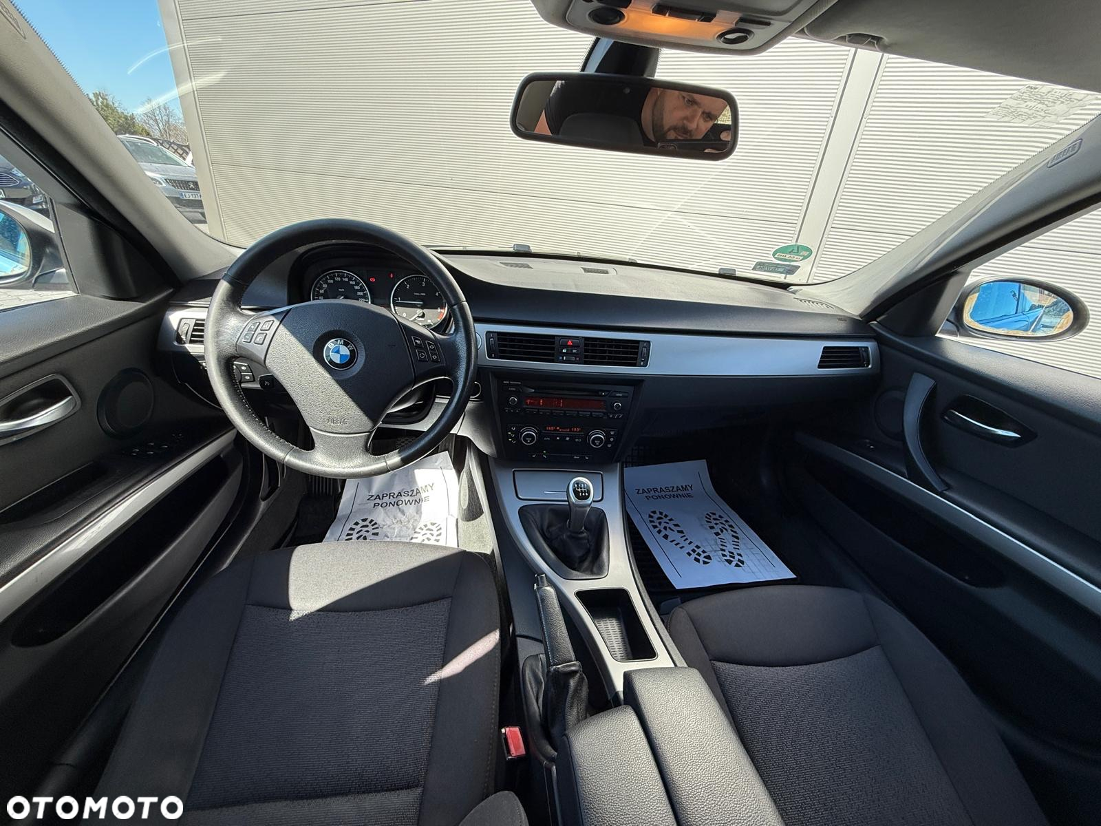 BMW Seria 3 318d Touring Advantage - 12