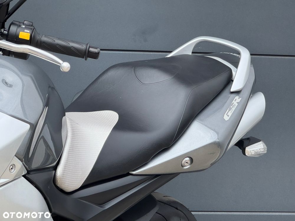 Suzuki GSR - 25