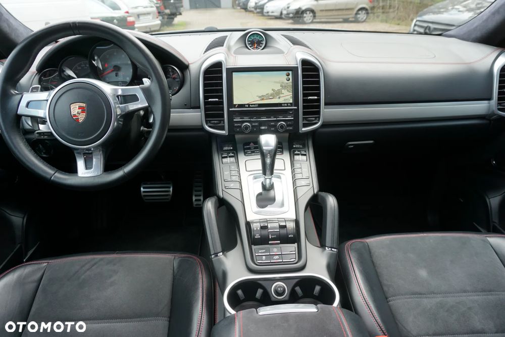 Porsche Cayenne GTS - 16
