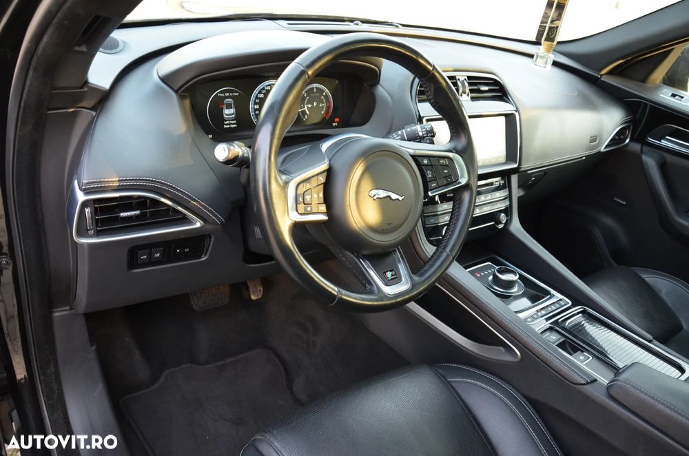 Jaguar F-Pace 20d AWD Aut. R-Sport - 13