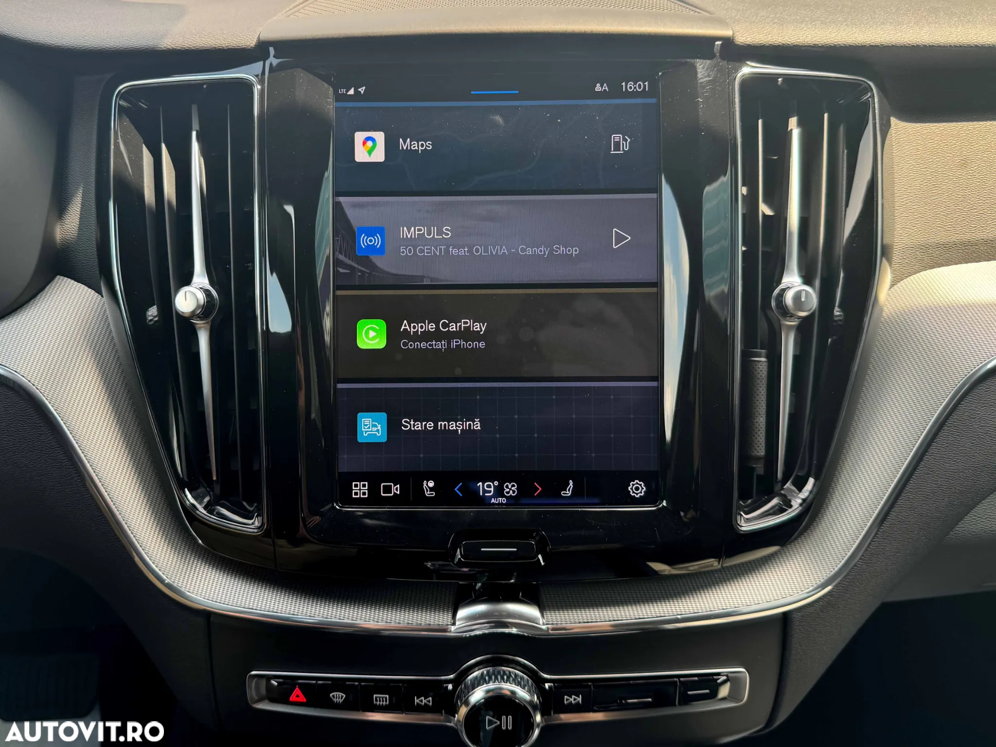 Volvo XC 60 B4 MHEV AT AWD Plus Dark - 22