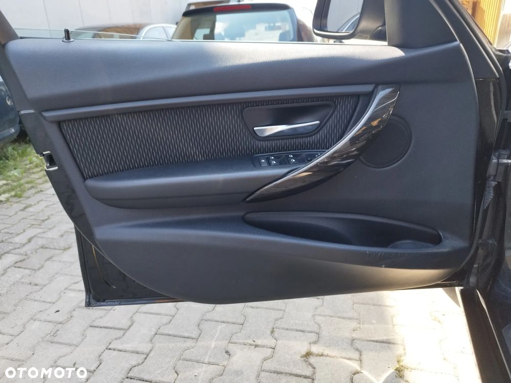 BMW Seria 3 318d Luxury Line - 11