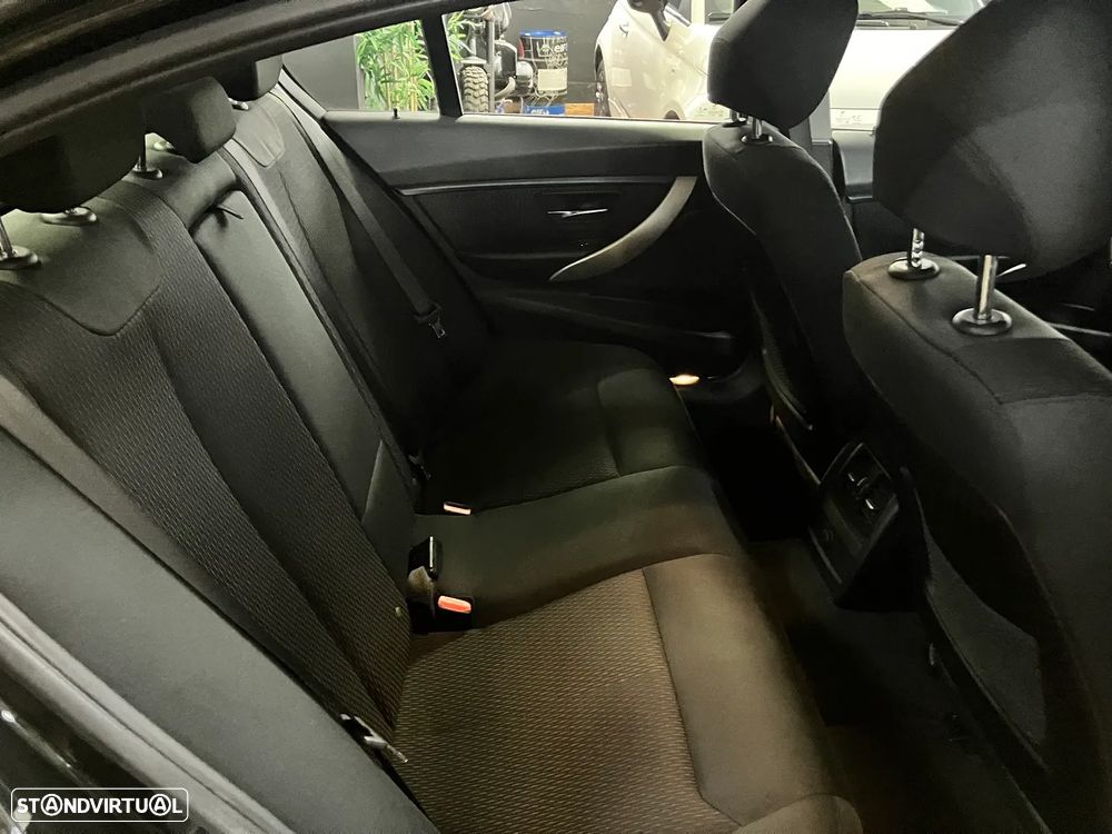 BMW 330 e iPerformance - 18