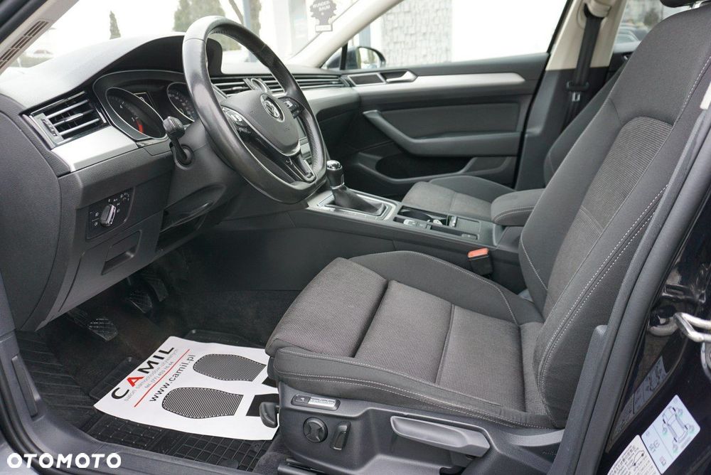 Volkswagen Passat - 11