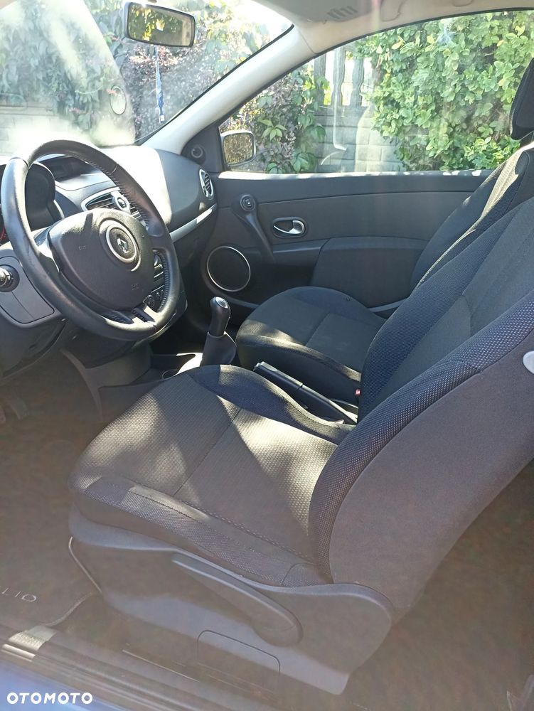 Renault Clio - 17