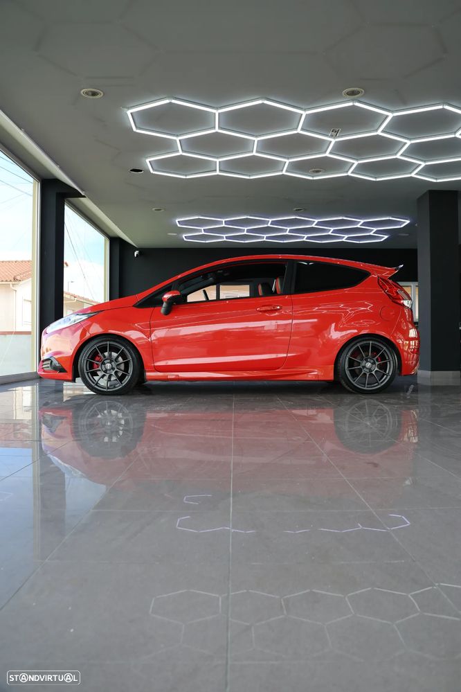 Ford Fiesta 1.6 T ST - 11