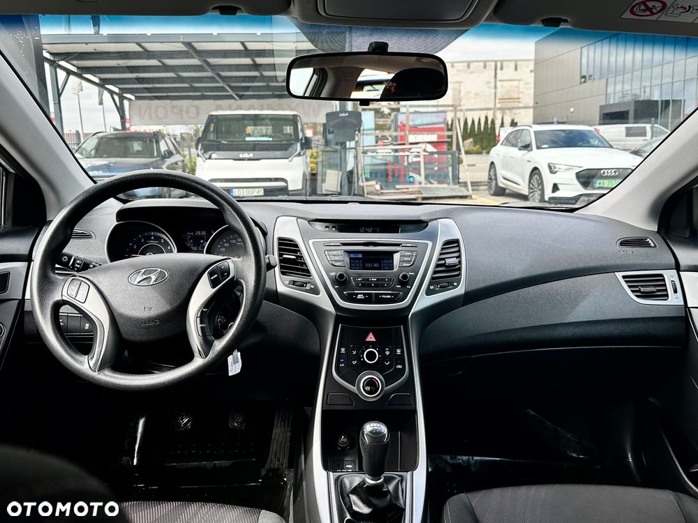 Hyundai Elantra - 10