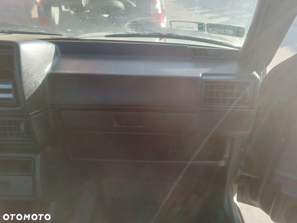 VW GOLF II  1.6 PN    ATRAPA GRILL   LA7U - 25