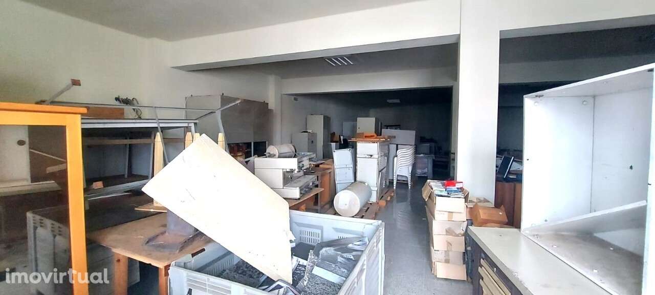 Moradia T3 de cave, rés-do-chão e 1.º andar em Ladoeiro - Grande imagem: 3/5