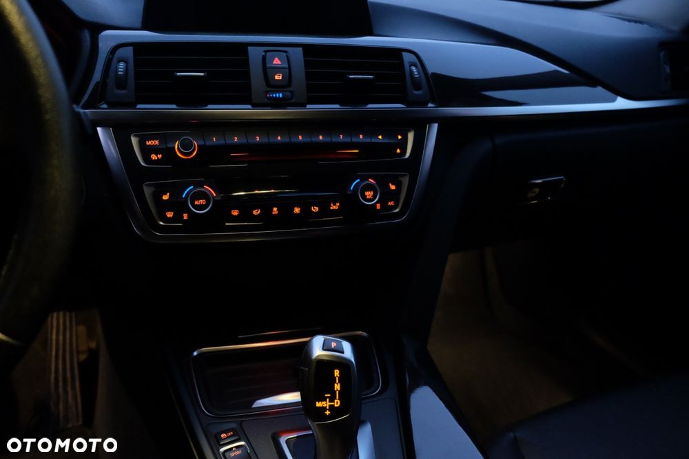 BMW Seria 3 318d Luxury Line - 20