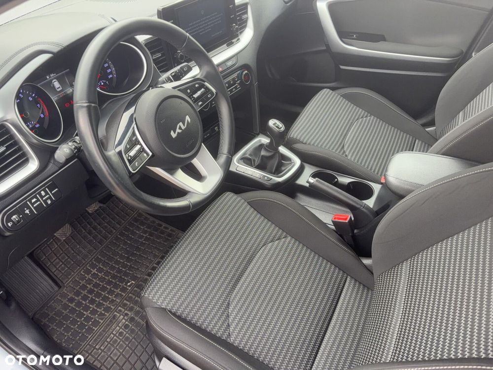 Kia Ceed 1.5 T-GDI M - 10