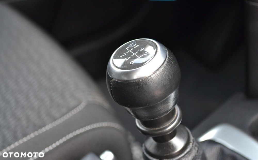 Toyota Auris 1.33 VVT-i Terra - 37