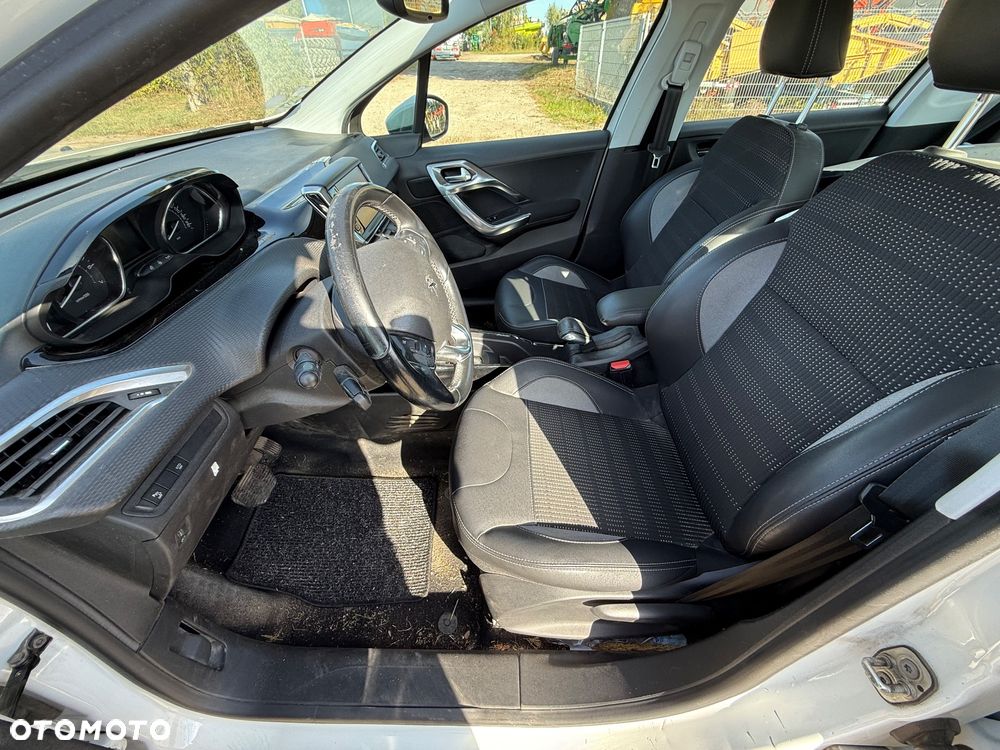 Peugeot 2008 1.2 Pure Tech Allure S&S EAT6 - 13