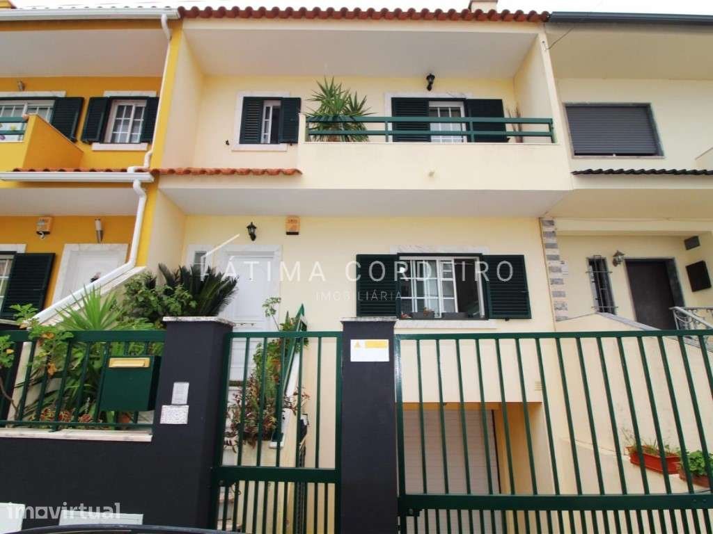 Excelente Moradia T3+1 com garagem em zona privilegiada - Grande imagem: 2/35