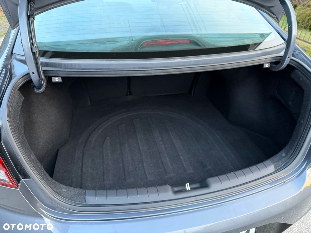 Hyundai Elantra 1.6 Comfort - 36