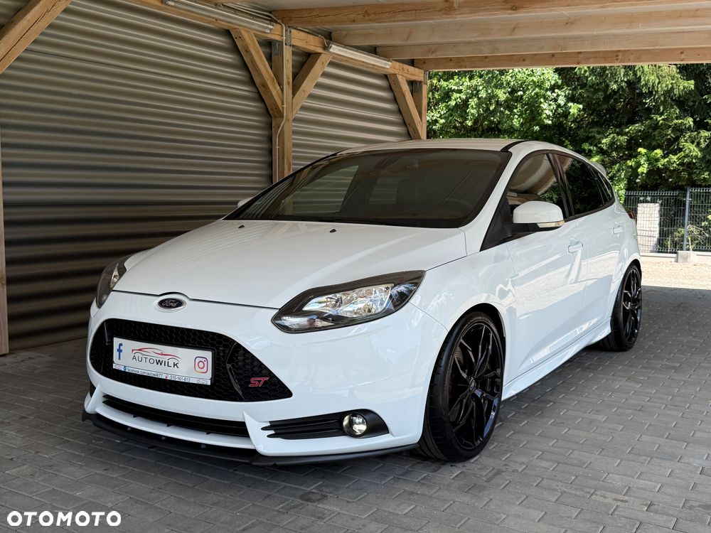 Ford Focus 2.0 EcoBoost ST mit Leder-Exclusiv-Paket - 16